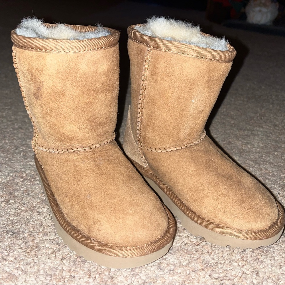 Uggs kids size 9